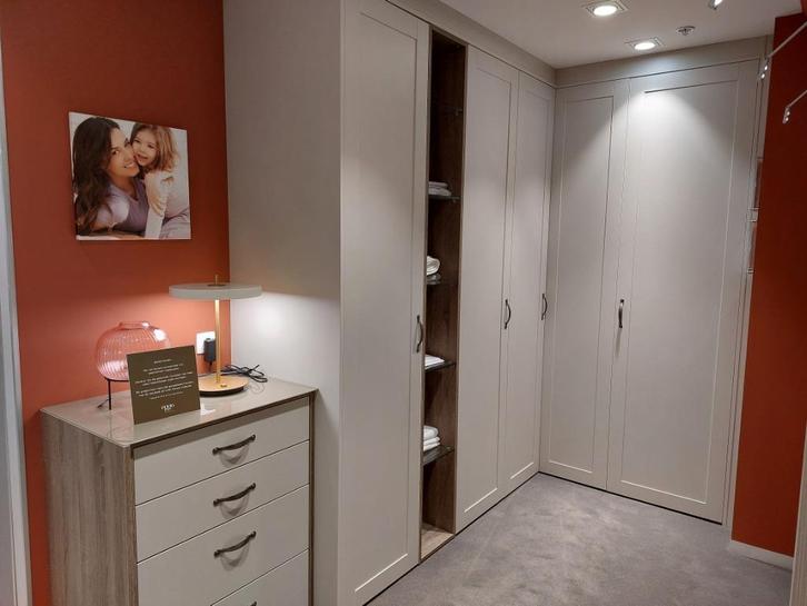 Splinternieuwe dressing Eggo, Huis en Inrichting, Kasten | Dressoirs, Nieuw, 200 cm of meer, 50 tot 75 cm, Met lade(s), Met deur(en)