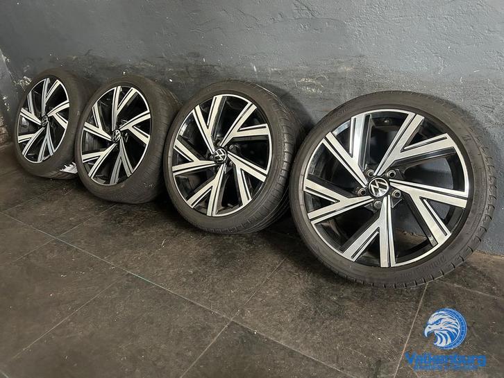 6mm! Originele VW Golf 8 5H Bergamo 18 inch zwarte velgen 5x, Autos : Pièces & Accessoires, Pneus & Jantes, Pneus et Jantes, Pneus été