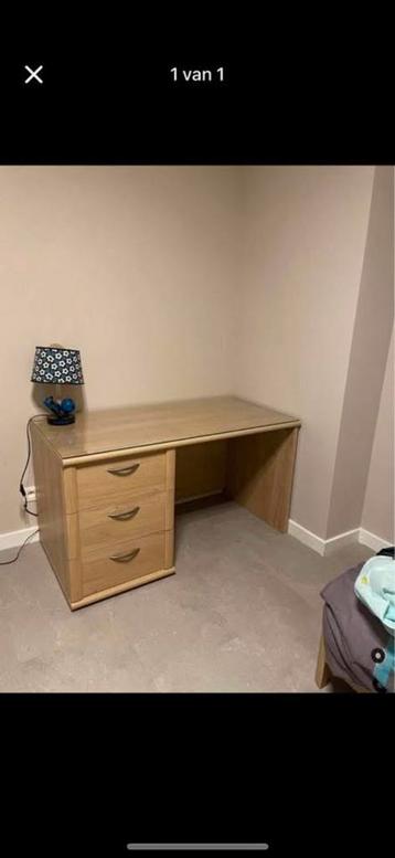 Houten bureau kwalitatief!, Huis en Inrichting, Ophalen, Zo goed als nieuw, Bureau