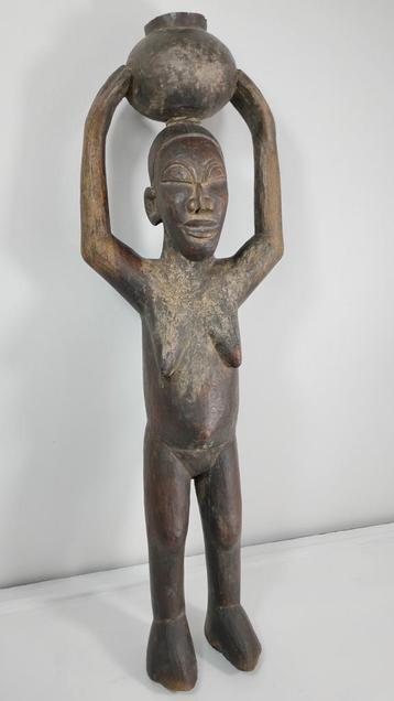 Groot standbeeld van het Lobi-ruimteschip, Burkina Faso beschikbaar voor biedingen