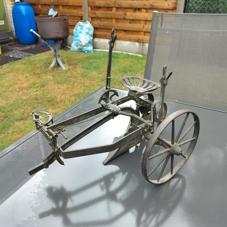 Antieke ploeg, Dieren en Toebehoren, Rijtuigen en Koetsen, Zo goed als nieuw