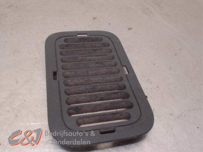 Luchtrooster achter van een Opel Movano, Auto-onderdelen, Carrosserie, Opel, Gebruikt, 3 maanden garantie, Ophalen of Verzenden