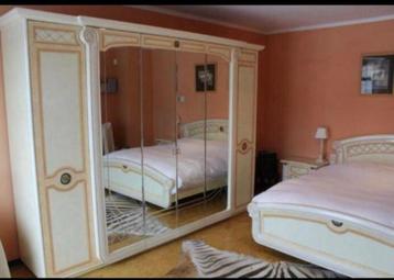 Mooie italiaanse design slaapkamer beschikbaar voor biedingen