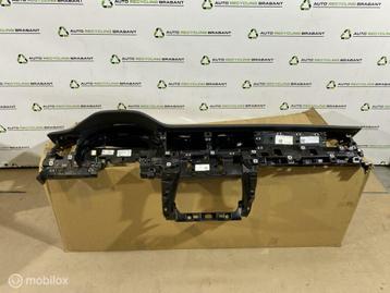 Dashboard Audi Q8 LEER NIEUW ORIGINEEL 4M8857033 4M8857001A beschikbaar voor biedingen