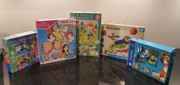 Set van 4 puzzels + 1 mozaïekspel beschikbaar voor biedingen