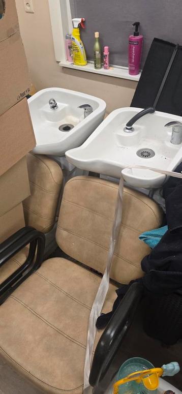 complete interieur voor kapsalon.  beschikbaar voor biedingen