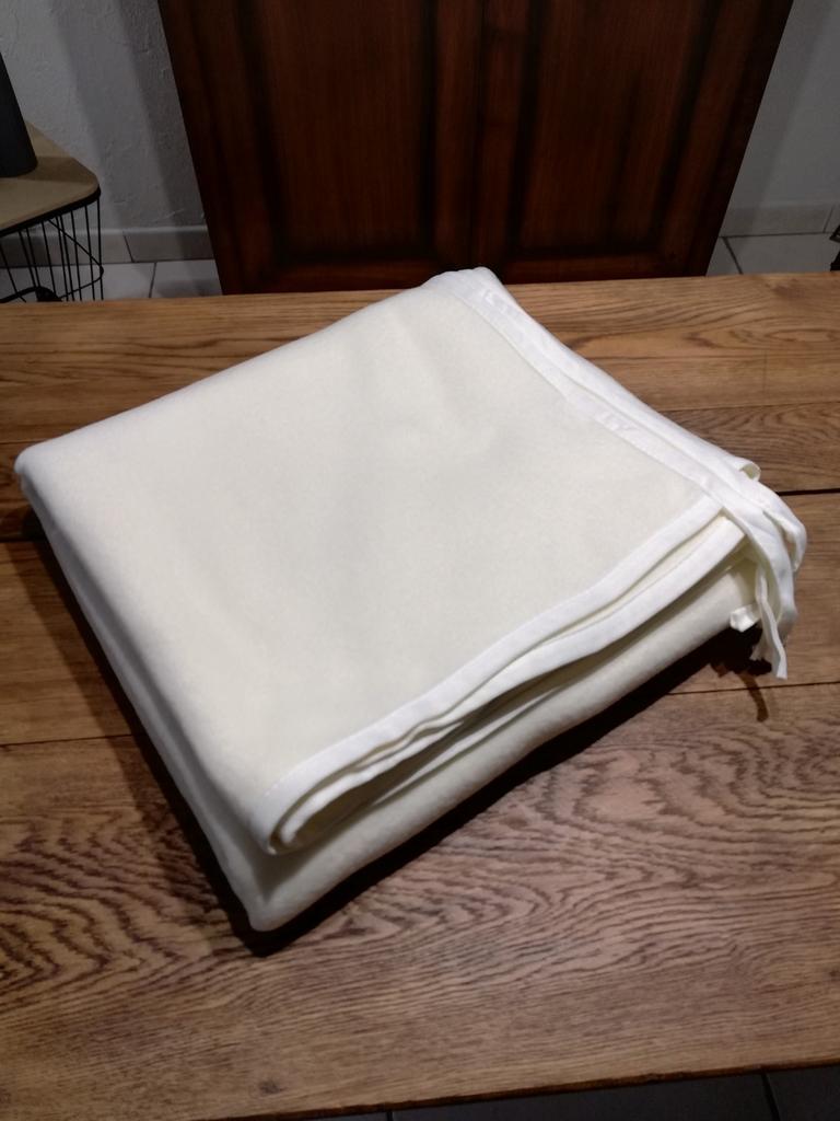 Couverture polaire légère  écru   " 3 Suisses "    N E U V E, Enlèvement ou Envoi, Neuf