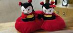 Twee bijtjes op een hartenkussentje 28 CM br x 14 CM hoog, Kinderen en Baby's, Speelgoed | Knuffels en Pluche, Ophalen of Verzenden
