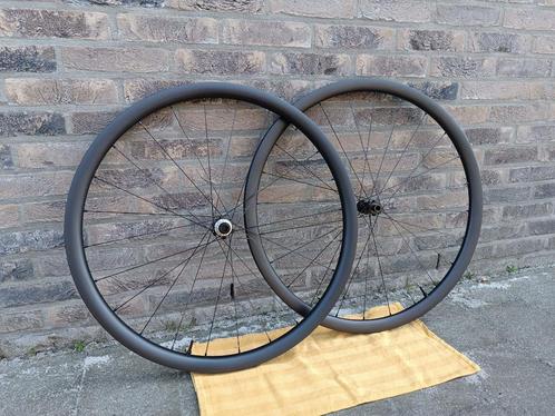 Handgespaakte carbon gravel/race wielen. Amper 1080gr, Fietsen en Brommers, Fietsonderdelen, Zo goed als nieuw, Racefiets, Wiel