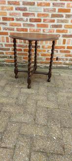 12 hoekig mooi tafeltje 60cm hoog x 60cm rond in prima staat, Ophalen