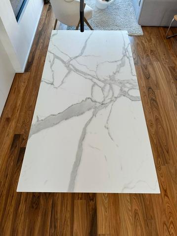 Keramische eettafel beschikbaar voor biedingen
