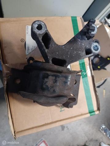 Motorsteun boven Renault Captur I ('13-'19) 113755975R beschikbaar voor biedingen