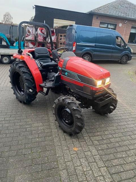 prachtige 30pk hydrostaat trekker 4wd, Zakelijke goederen, Overige Zakelijke goederen, Ophalen