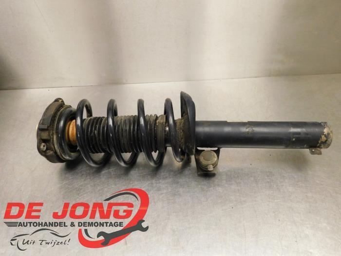 Schokdemperpoot links-voor van een Volkswagen Passat, Auto-onderdelen, Ophanging en Onderstel, Volkswagen, Gebruikt, 3 maanden garantie