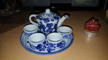 Mini theesetje beschikbaar voor biedingen