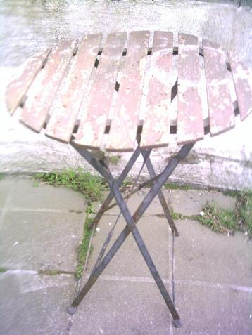 Jolie petite table beschikbaar voor biedingen