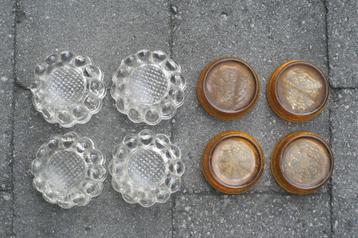 2 sets antieke glazen kachelvoetjes onderzetters  beschikbaar voor biedingen