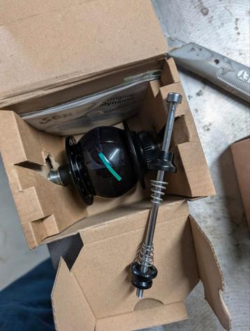 Son 28 naafdynamo centerlock quick release., Fietsen en Brommers, Fietsonderdelen, Ophalen of Verzenden, Zo goed als nieuw