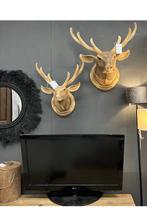 Hertenkop uit hout gesneden, Ophalen