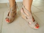 Mooie beige sandalen, Ophalen of Verzenden, Zo goed als nieuw, Beige