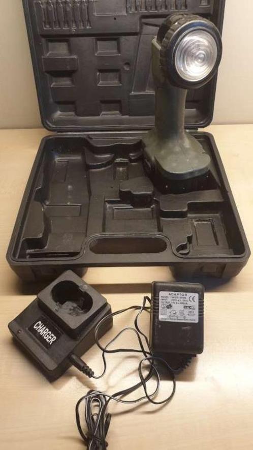 Draadloze accu lamp type CFL144, met lader, batterij, koffer, Doe-het-zelf en Bouw, Gereedschap | Overige machines, Ophalen of Verzenden