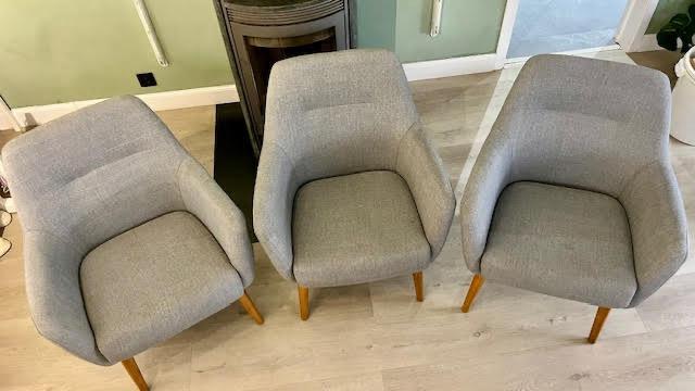 3 grijze zeteltjes - netjes en gereinigd, Huis en Inrichting, Stoelen, Gebruikt, Drie, Stof, Grijs, Ophalen