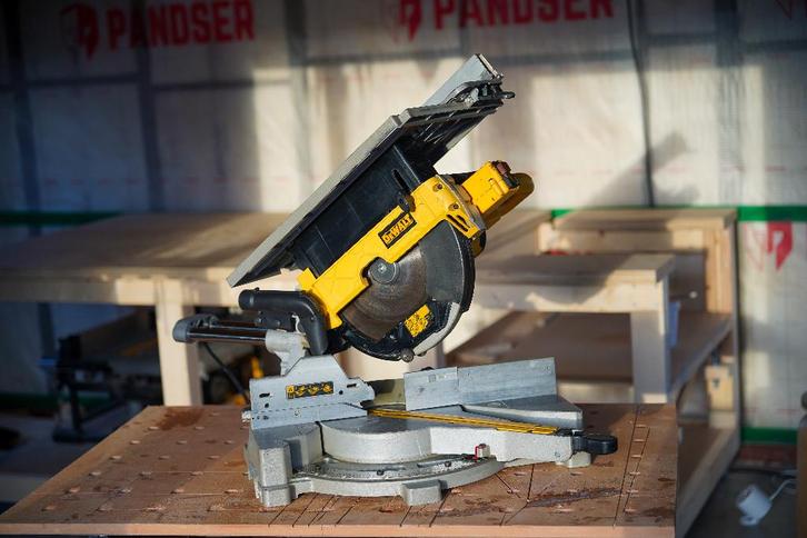 Dewalt D27112-QS afkortzaag, verstekzaag & tafelzaag, 1600W, Bricolage & Construction, Outillage | Scies mécaniques, Utilisé, Scie à onglet