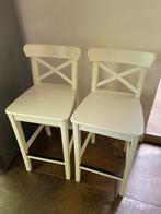 2x witte barkruk met rugleuning van IKEA, Huis en Inrichting, Barkrukken, Ophalen, Zo goed als nieuw
