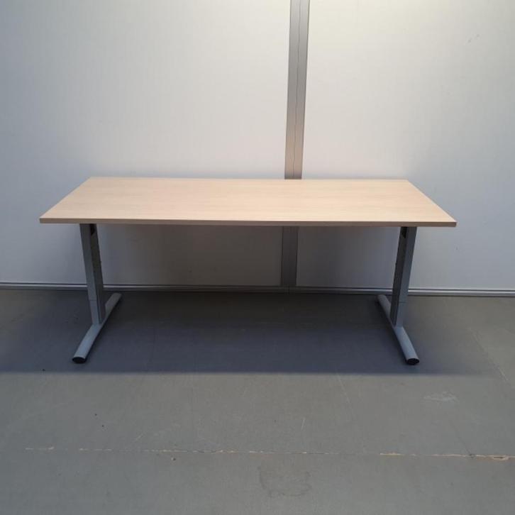 Markant Bureau - houten blad, Zakelijke goederen, Kantoor en Winkelinrichting | Kantoormeubilair en Inrichting, Bureau, Aankleding binnen