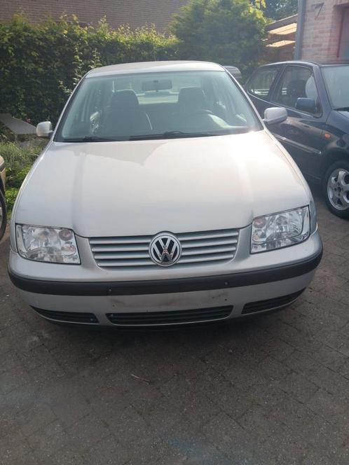 VOLKSWAGEN Bora - Gekeurd voor verkoop., Auto's, Volkswagen, Bedrijf, Bora, ABS, Airbags, Benzine, Euro 4, Berline, 4 deurs, Handgeschakeld