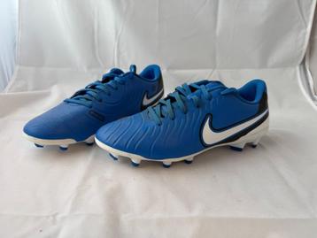 Nike voetbalschoenen maat 40 beschikbaar voor biedingen