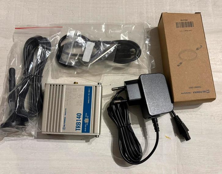 Teltonika 4G TRB410 router, Computers en Software, Vintage Computers, Ophalen of Verzenden