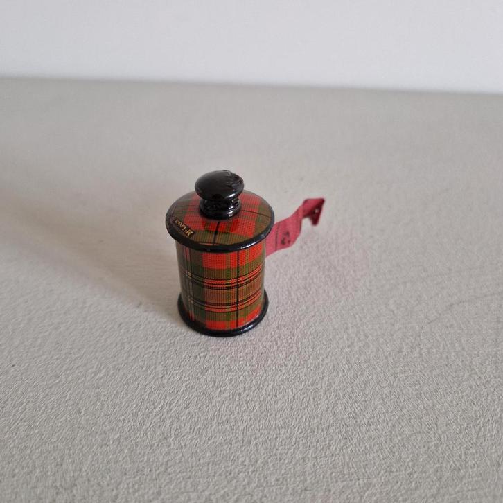 Mooi Schots tartan / tartanware naaigerei: meetlint, Antiek en Kunst, Curiosa en Brocante, Ophalen of Verzenden