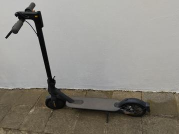 XIOMI ZWARTE SCOOTER  beschikbaar voor biedingen