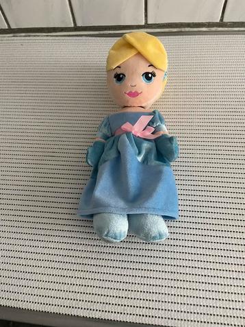 Peluche cendrillon beschikbaar voor biedingen