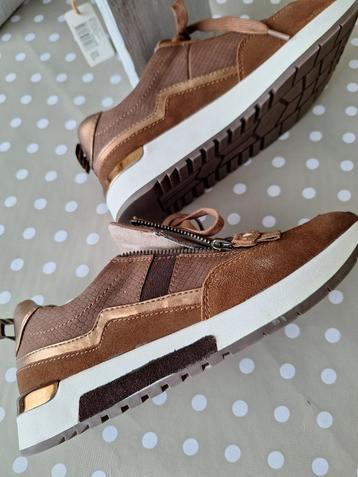 Mooie sneakers  beschikbaar voor biedingen