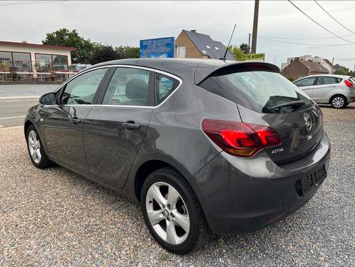 Opel Astra 1.4 benzine, Auto's, Opel, Bedrijf, Astra, Benzine, Euro 5, Berline, 5 deurs, Handgeschakeld, Zilver of Grijs, Ophalen
