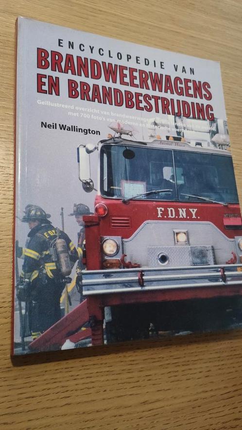 Encyclopédie des camions de pompiers et de la lutte contre l, Livres, Transport, Comme neuf, Enlèvement ou Envoi