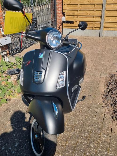 Pracht VESPA sport 300 GTS, Fietsen en Brommers, Scooters | Vespa, Zo goed als nieuw, Ophalen