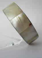 Armband AP7-1: Wit Parelmoer-2cm.-Excellent-binnenmaat 6,7cm, Verzenden, Nieuw, Wit, Staal