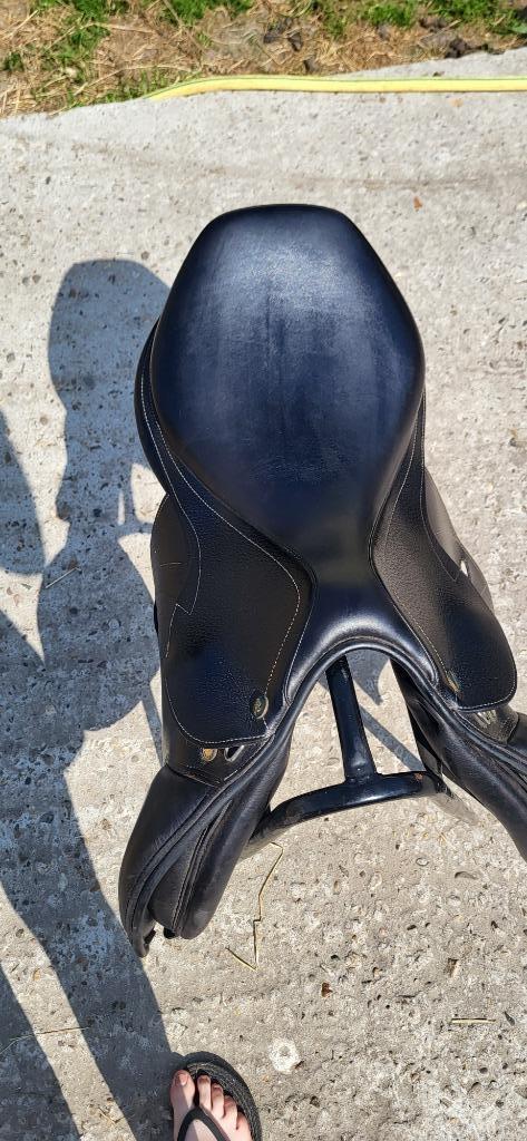 Springzadel prestige 17inch zwart, Dieren en Toebehoren, Paarden en Pony's | Zadels, Zo goed als nieuw, Springen, Ophalen