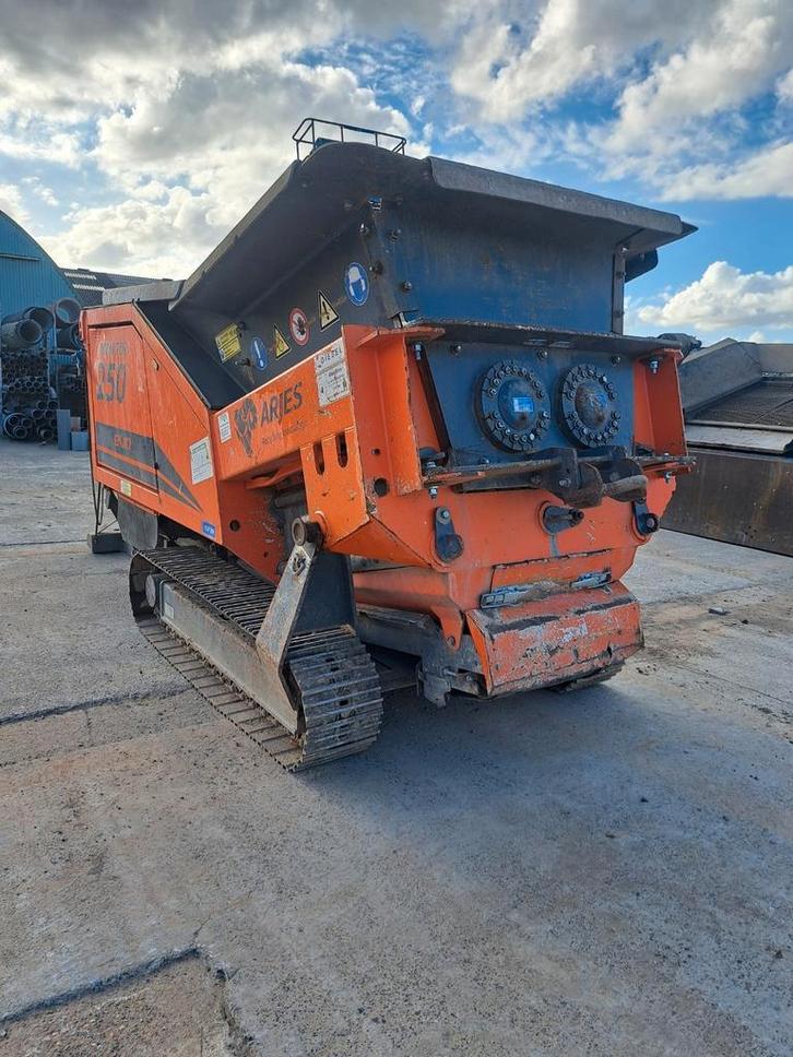 Arjes 250 impaktor, Zakelijke goederen, Machines en Bouw | Kranen en Graafmachines, Ophalen