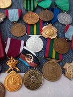 Oude medailles 16 stuks prijs voor alles zijn verkocht, Timbres & Monnaies, Pièces & Médailles, Enlèvement ou Envoi