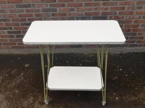 TV Tafel....wit...formica... Retro... 60's., Verzamelen, Retro, Ophalen of Verzenden