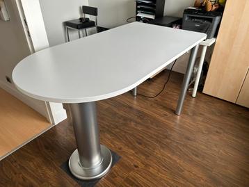 Krea hoge bureautafel/keukentafel op stevige poot beschikbaar voor biedingen