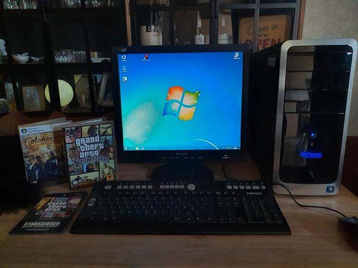 Qforce desktop win7 + games, Computers en Software, Vintage Computers, Ophalen