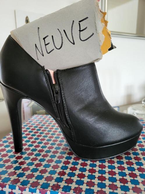 Chaussures femmes, Kinderen en Baby's, Babykleding | Schoentjes en Sokjes, Zo goed als nieuw, Meisje, Laarsjes, Ophalen