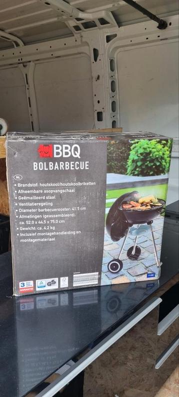 Barbecue de jardin neuf offert avec le deuxième barbecue 