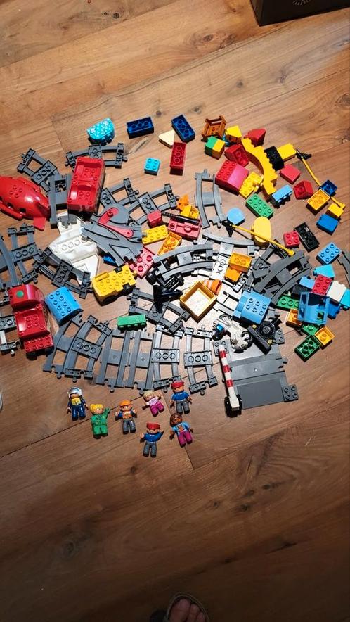 Lot Duplo : rail + wagons + véhicules + figurines, Kinderen en Baby's, Speelgoed | Bouwstenen, Zo goed als nieuw, Ophalen