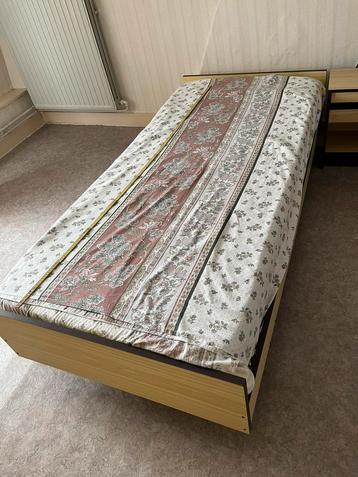 Vintage studenten slaapkamer beschikbaar voor biedingen